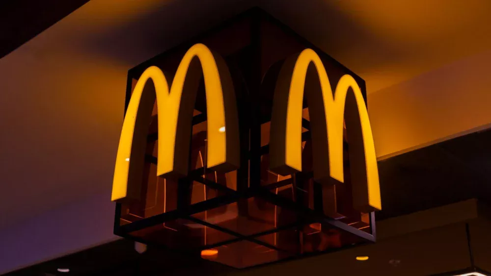 'O pedido de sempre': novo drive-thru com IA do McDonald's vai lembrar dos clientes