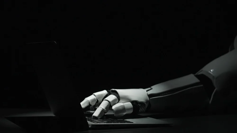 'Shadow AI': 46% dos profissionais na América Latina usam IA não autorizada