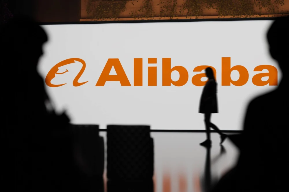 Alibaba processa os EUA após acusação de vínculo militar com a China