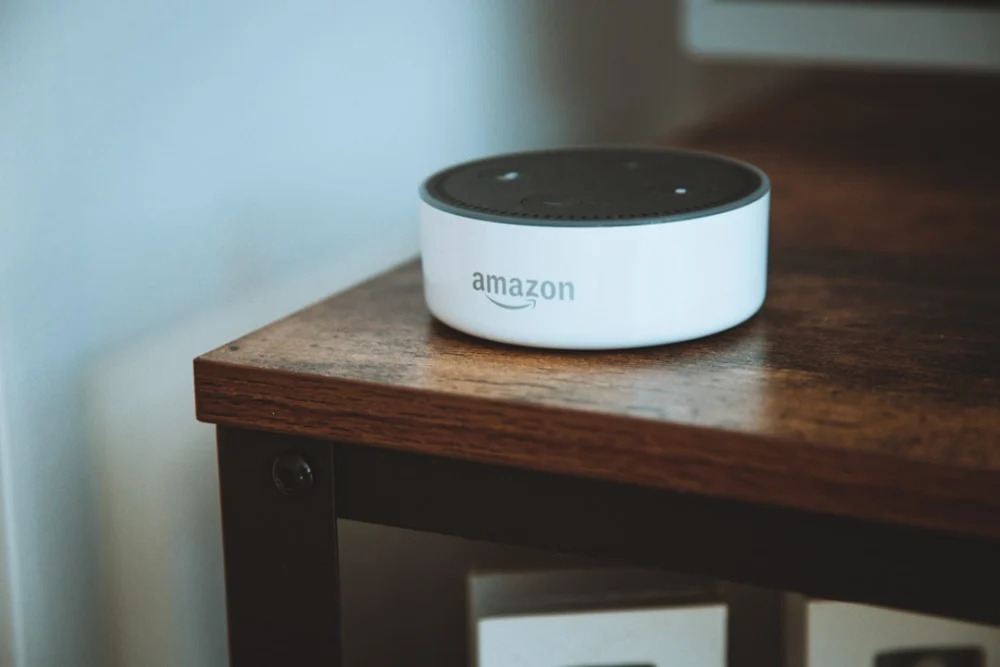 Amazon lança no Brasil nova geração da assistente pessoal Alexa com IA
