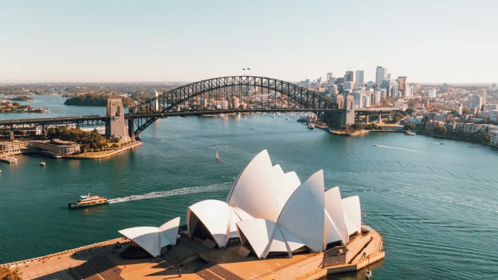 Austrália amplia multa por violação à proibição de redes a menor de 16 anos