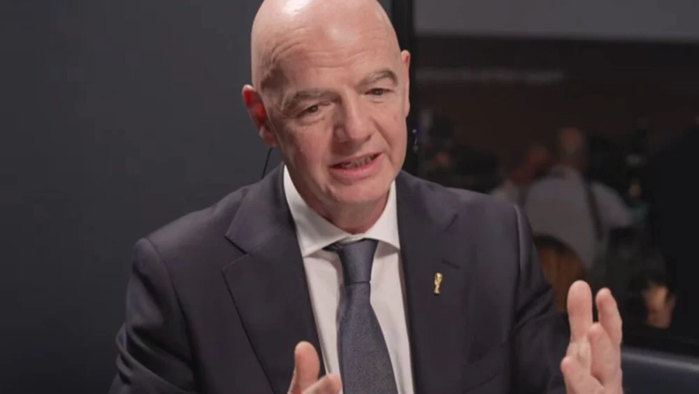 FIFA revela quanto Gianni Infantino recebe por ano e valor reacende debate no futebol