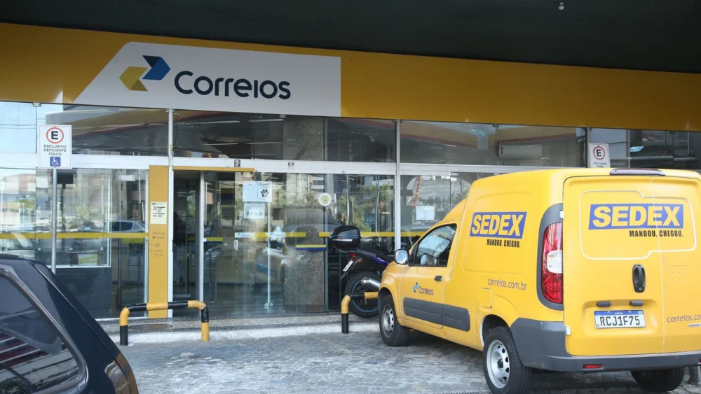 Governo propõe usar Correios para devolução de celulares roubados