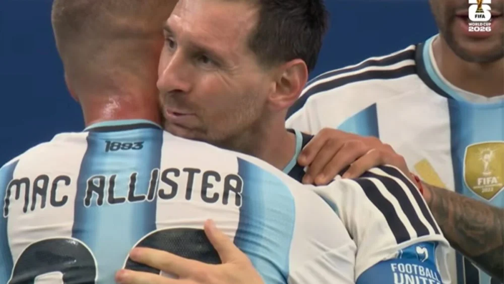 Messi perde pênalti, quebra um recorde histórico e coloca a Argentina no mata-mata da Copa em uma noite que já entrou para o torneio