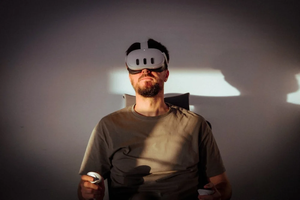 Meta lança novos óculos com IA e compatibilidade com lentes de grau
