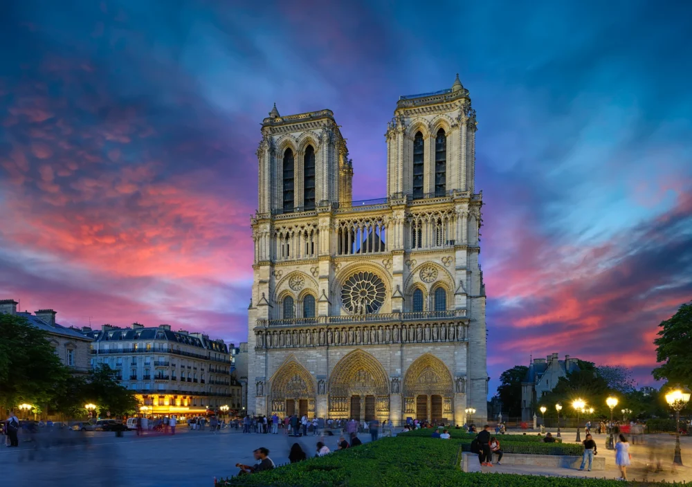 Notre Dame revela tesouros arqueológicos de 1,7 mil anos em escavação histórica