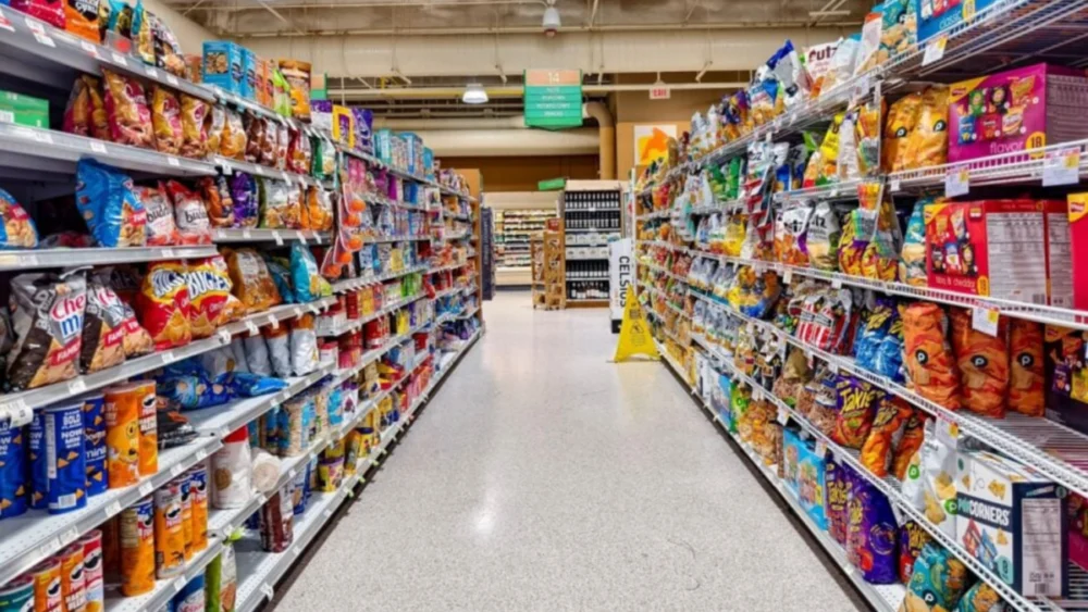 Oito aditivos presentes em alimentos comuns foram associados a maior risco de doenças cardíacas, e cientistas defendem revisão das regras de segurança
