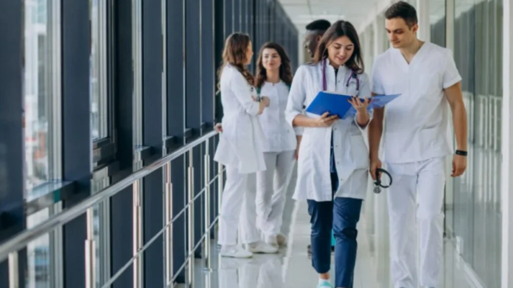 Um ataque digital derrubou hospitais na Romênia e obrigou médicos a voltar ao papel