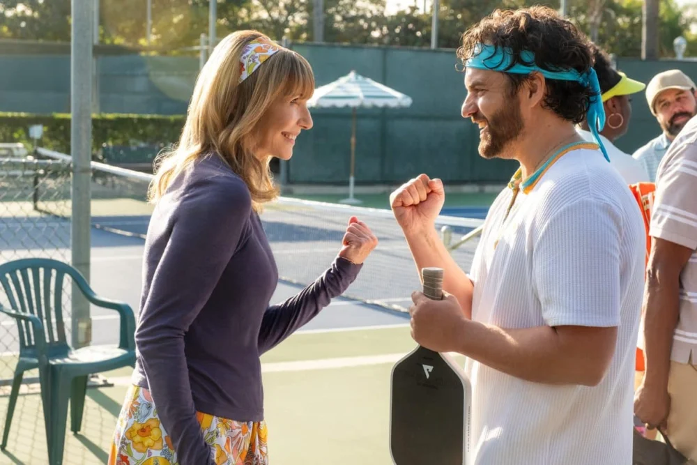 Apple TV divulga trailer de “The Dink”, comédia com Jake Johnson e Ben Stiller