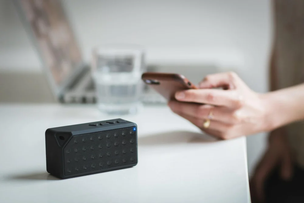 Avião dá meia volta por causa de caixinha Bluetooth com nome suspeito