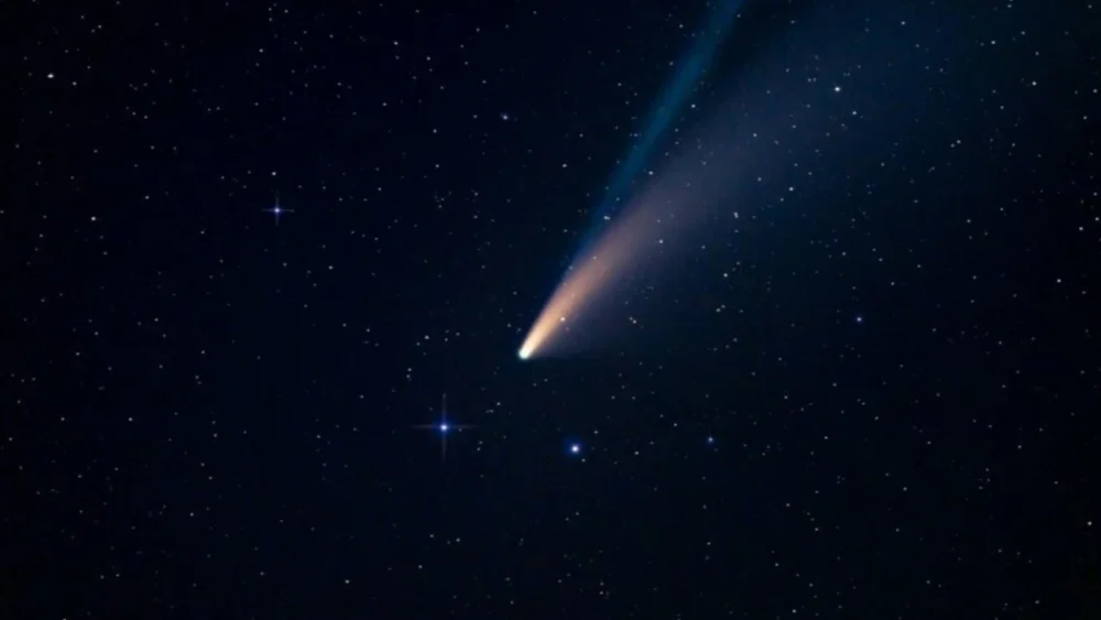 Meteoro cruza o céu a mais de 120 mil km/h e provoca fortes estrondos