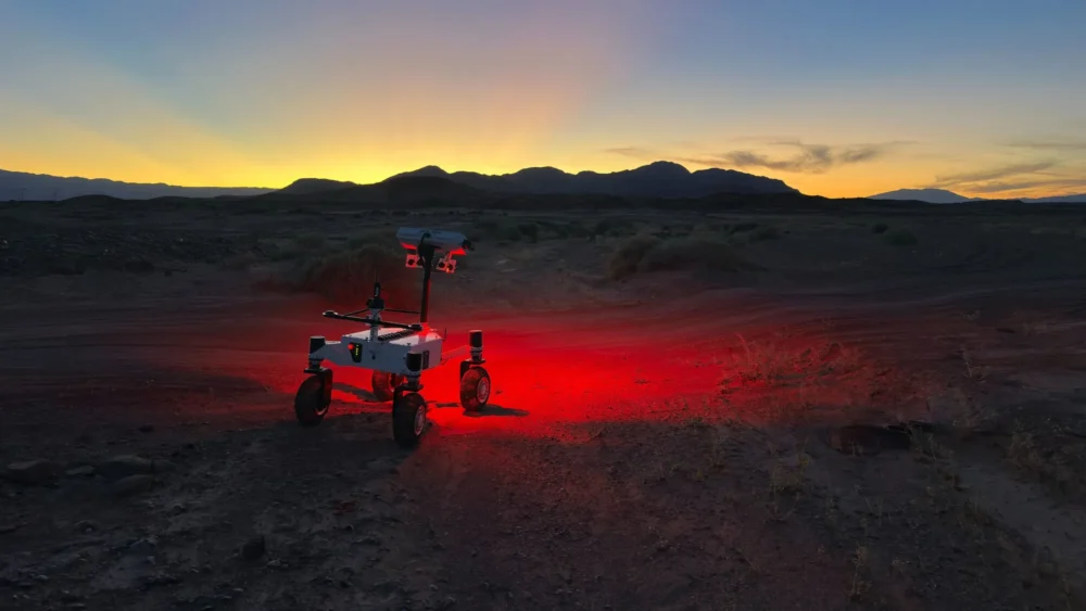 NASA testa rover que levanta as rodas para escalar obstáculos