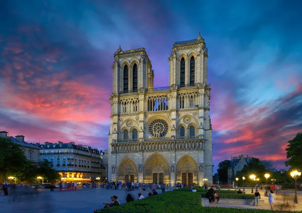 Notre Dame revela tesouros arqueológicos de 1,7 mil anos em escavação histórica