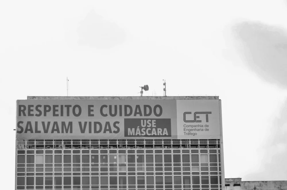 Quem lê tanta notícia?