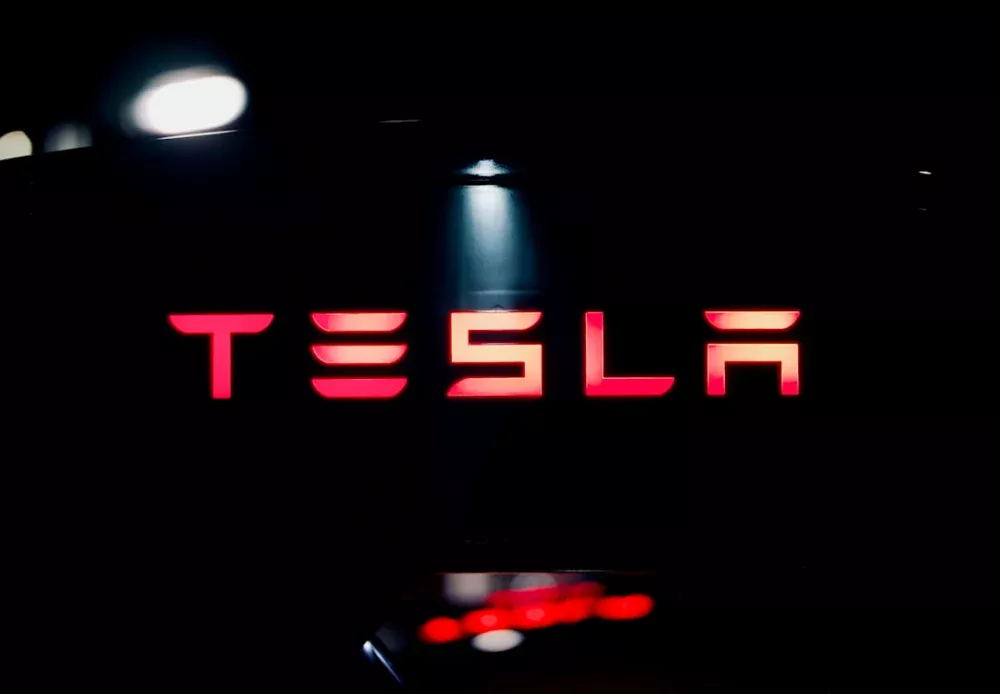 Tesla apresentou dados enganosos sobre sistema de condução autônoma às autoridades europeias