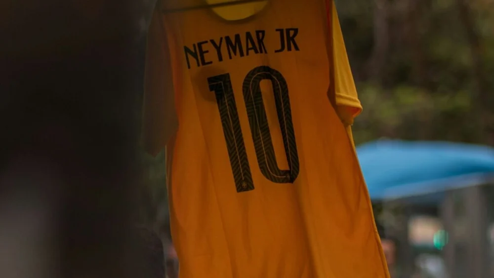 Um gesto simples de Neymar no treino da Seleção foi suficiente para animar torcida e companheiros