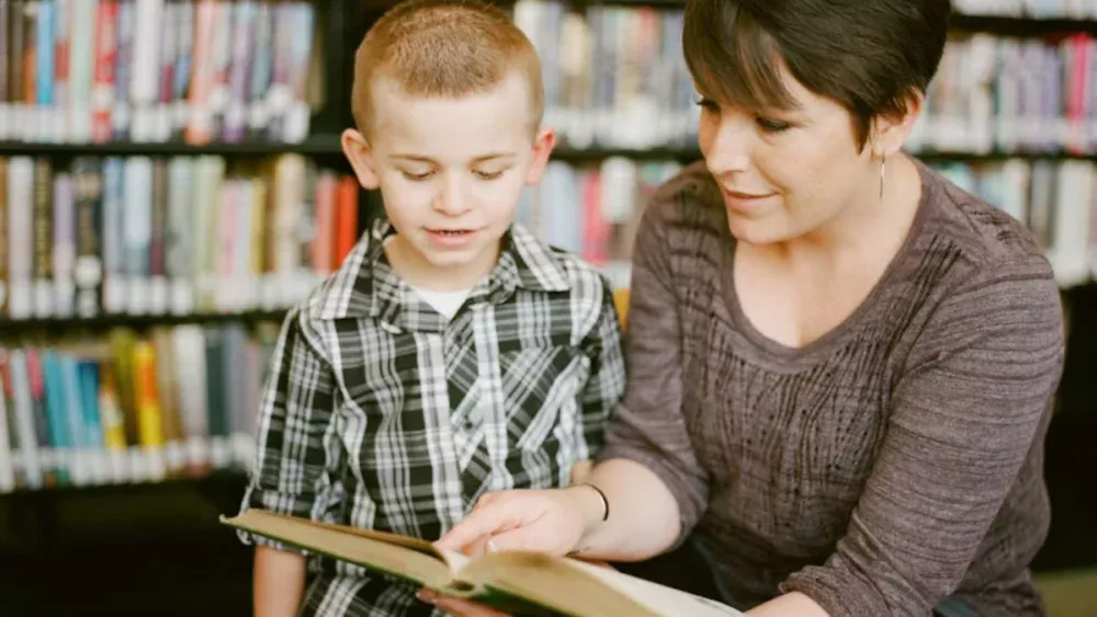 Uma mãe começou a pagar os filhos para ler e o resultado surpreendeu até educadores