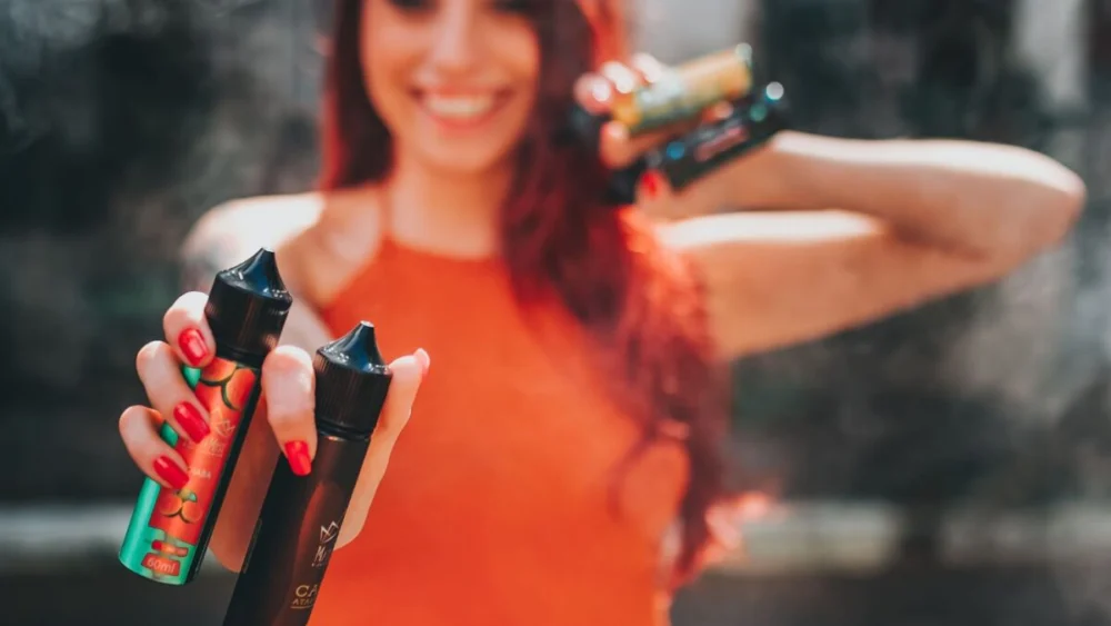 Vendidos como alternativa “mais segura”, os vapes agora enfrentam um problema que a ciência já não consegue ignorar