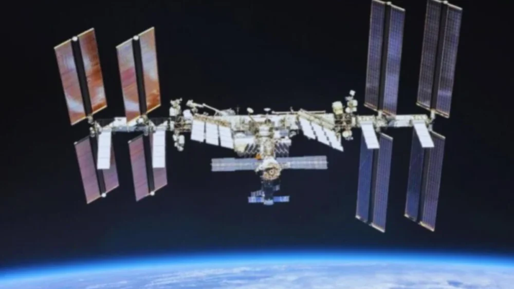 A NASA vai afundar a Estação Espacial Internacional no Pacífico, mas o plano levanta uma discussão global sobre lixo espacial e impactos ambientais