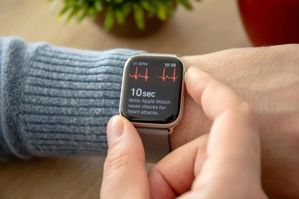 Estudo aponta como o Apple Watch é útil para detectar arritmias ventriculares