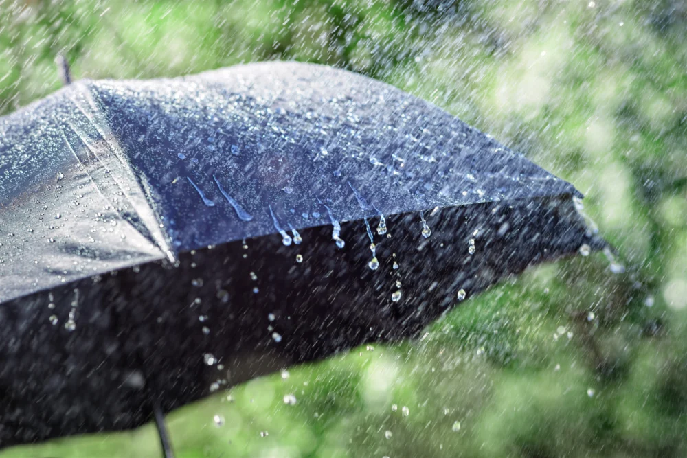 Final de semana: chuva forte de um lado, tempo seco do outro