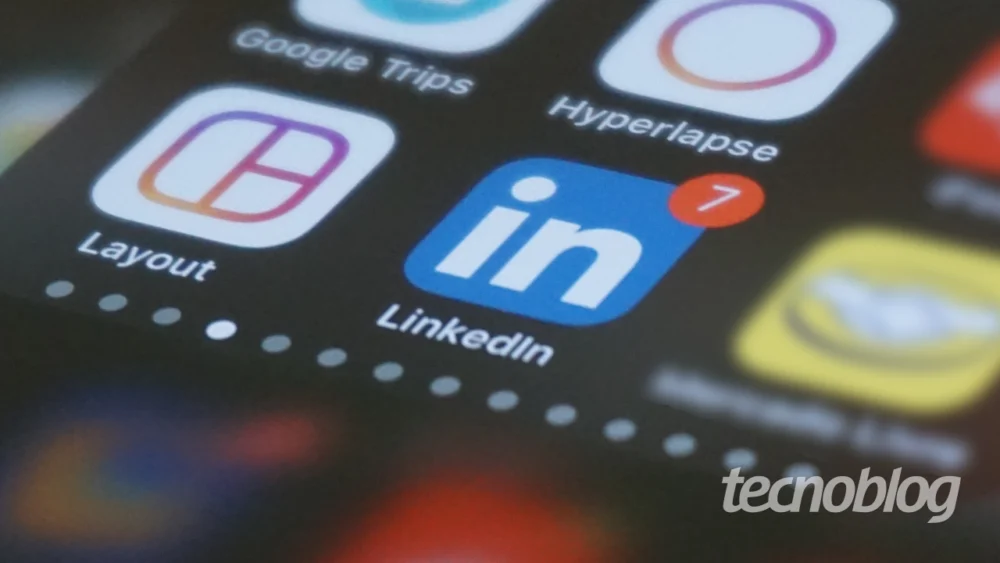 LinkedIn cria botão para denunciar posts feitos por inteligência artificial