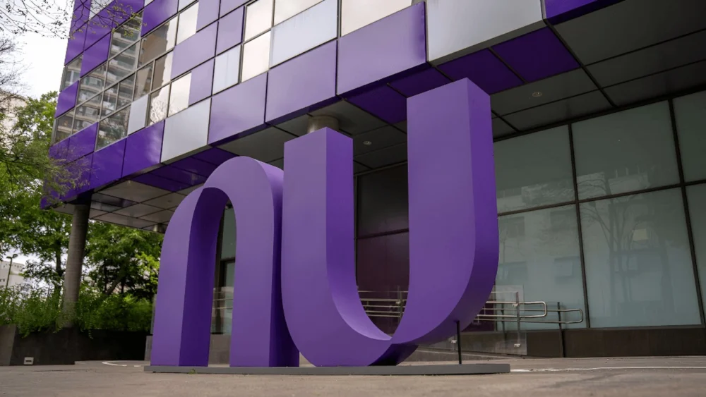 Nubank compra Porto Real para não perder o 'bank'