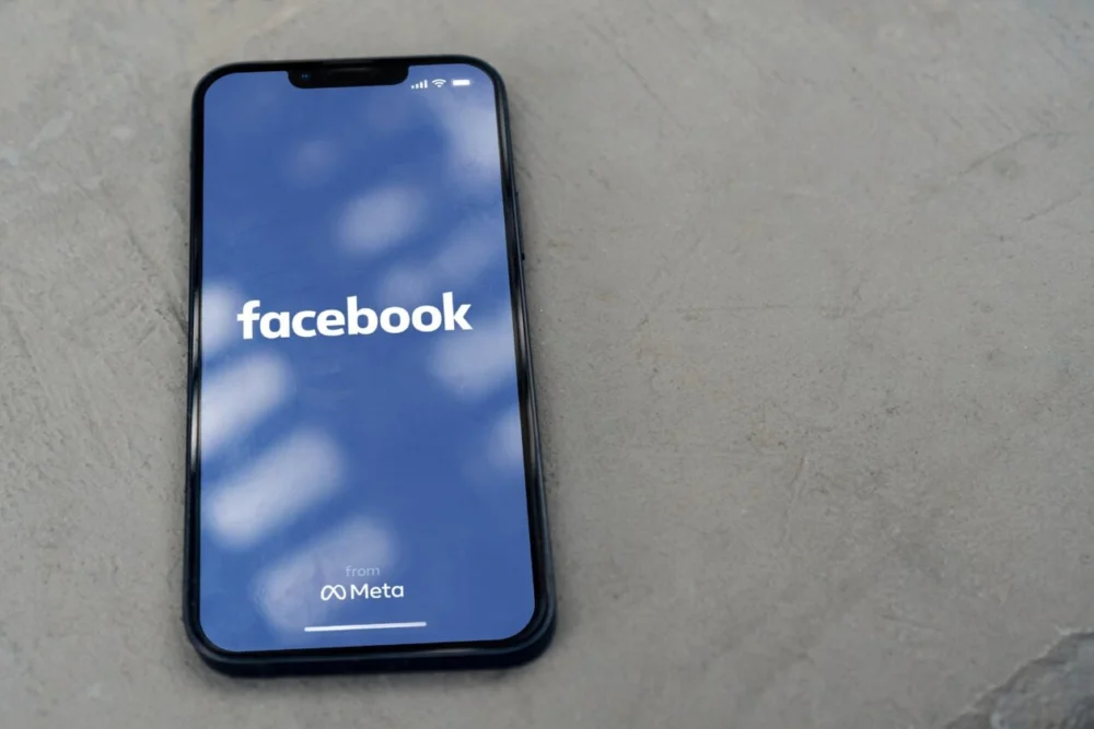 O que é e como assinar o Facebook Plus