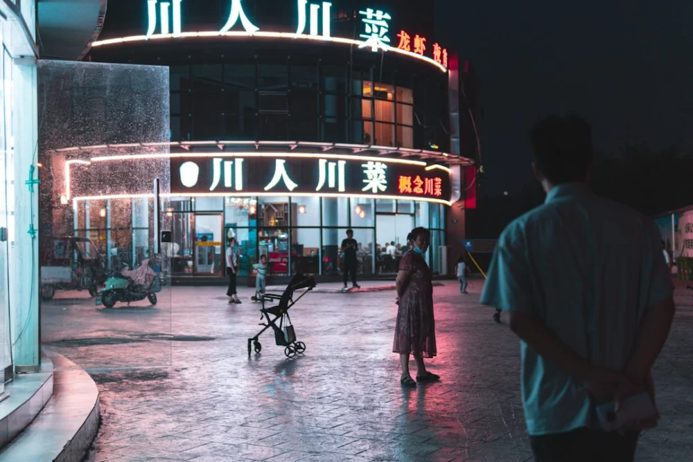 Por que a China decidiu proibir namorados virtuais criados por IA?