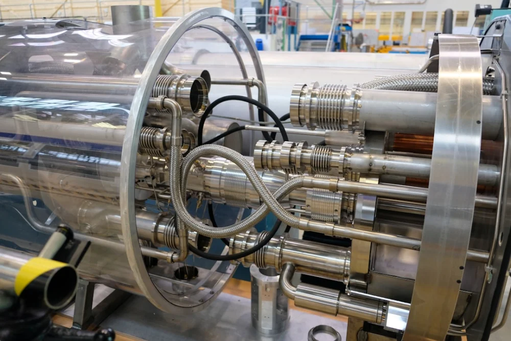 Por que desligaram acelerador de partículas do Cern? Não tem a ver com ETs