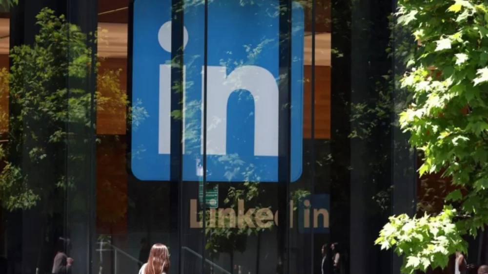 Quase metade dos textos longos no LinkedIn já é escrita por IA, aponta estudo
