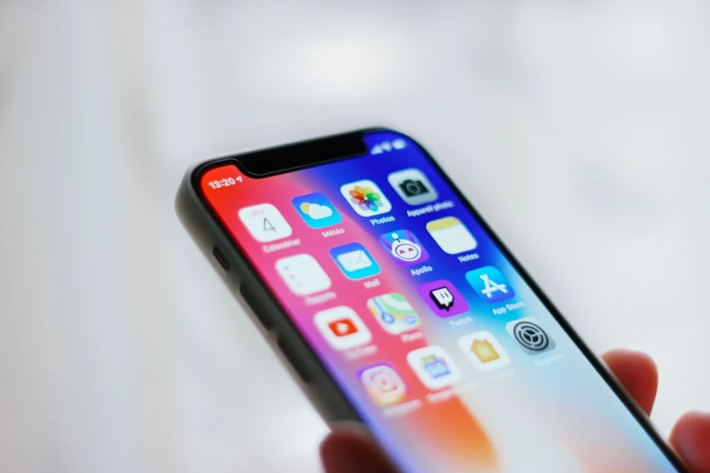 Remessas  globais de smartphones atingem nível mais baixo em 13 anos no 2º tri com escassez de chips de memória