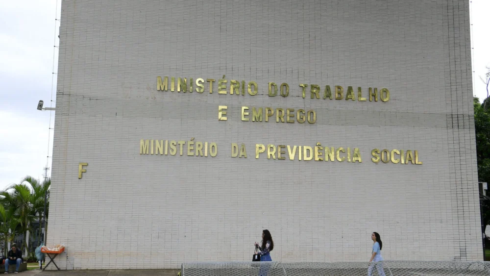 Sistema do governo federal fica fora do ar e impede registro profissional