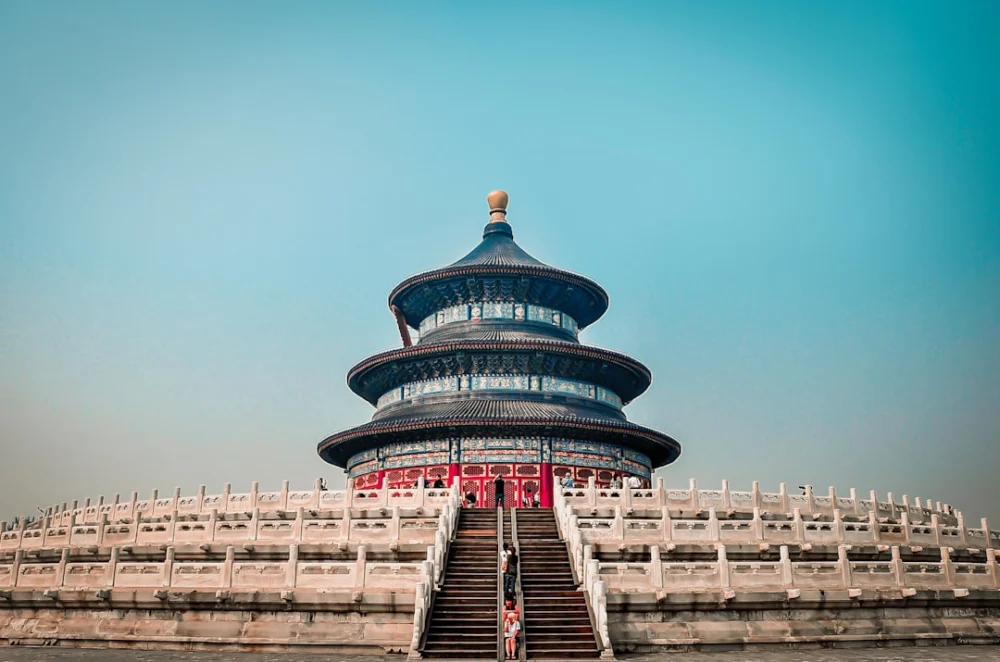 Sonda chinesa chega a misteriosa 'minilua' da Terra e divulga foto inédita