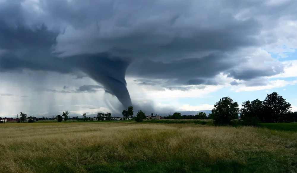 Tornado atinge RS; meteorologistas alertam para novos fenômenos