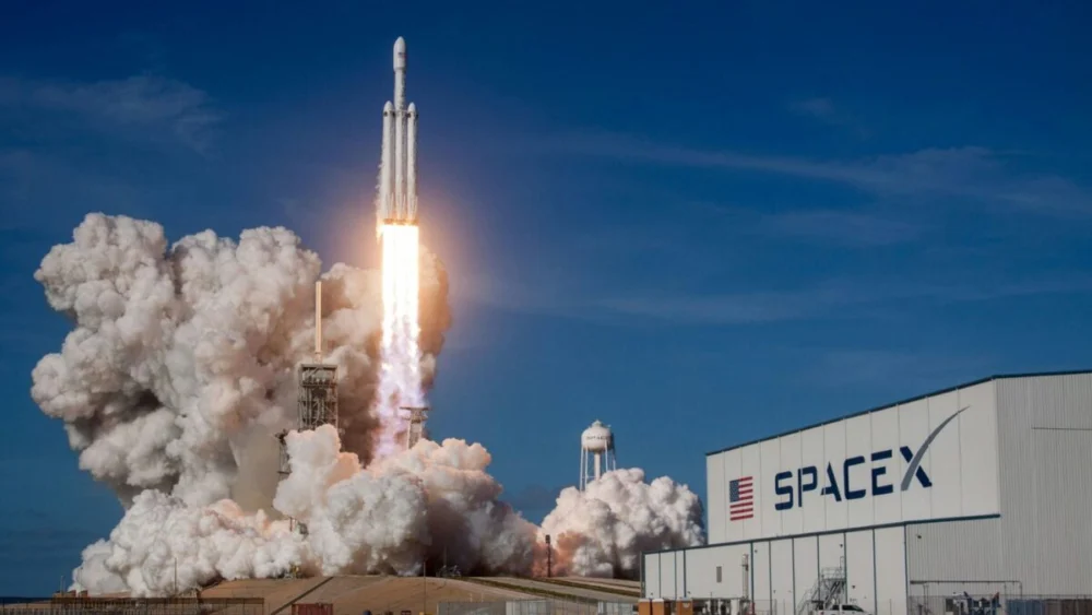 Um pedaço de foguete da SpaceX vai atingir a Lua e cientistas esperam descobrir algo que nunca puderam observar