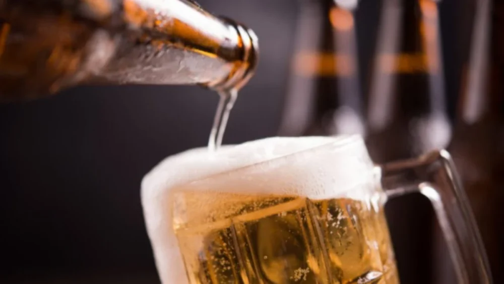 Você acha que a cerveja refresca no calor? O que acontece no seu corpo pode surpreender