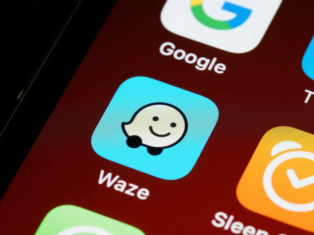 Waze lança modo Moto no Brasil para evitar acidentes e buracos