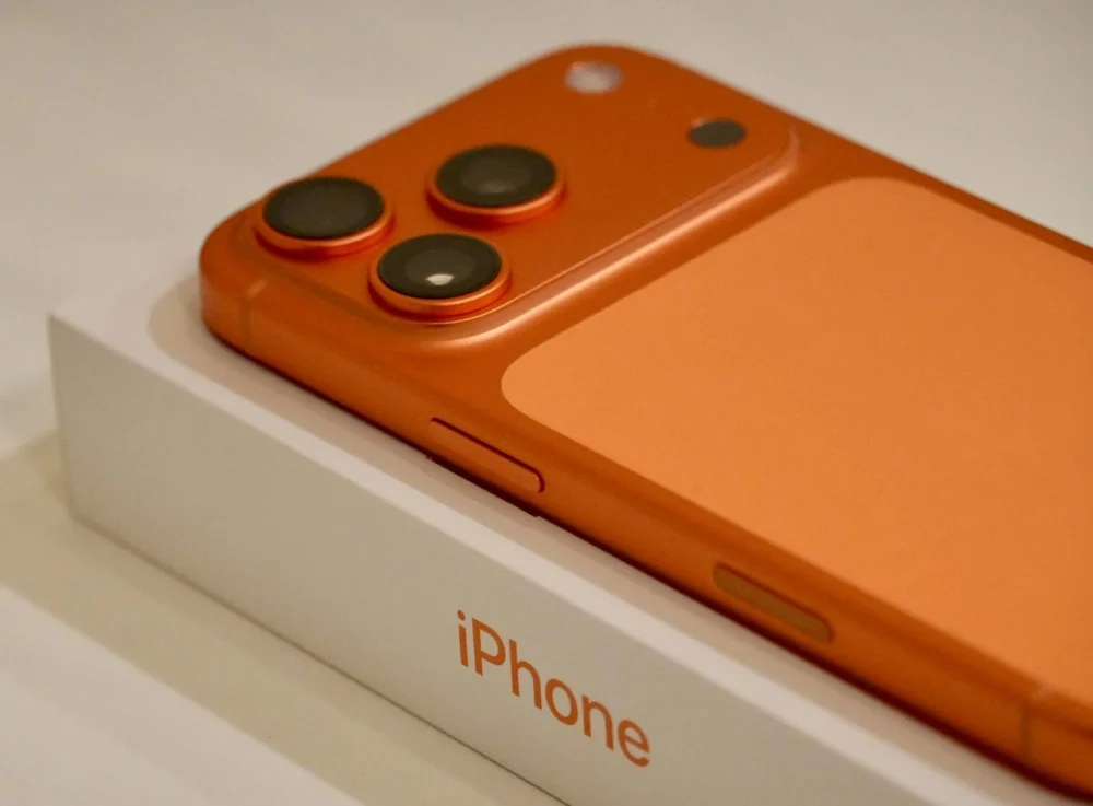 iPhone 17 Pro sobrevive a queda de avião no Canadá