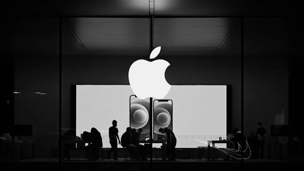 Apple se torna, por breve período, a segunda empresa da história a atingir valor de mercado de US$5 tri