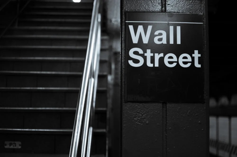 Bancos de Wall Street prevêem que "superciclo" da IA impulsionará negócios