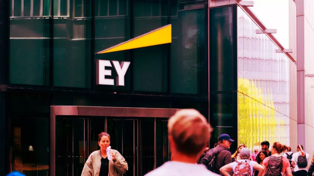 ShinyHunters extorque e ameaça vazar dados da Ernst & Young