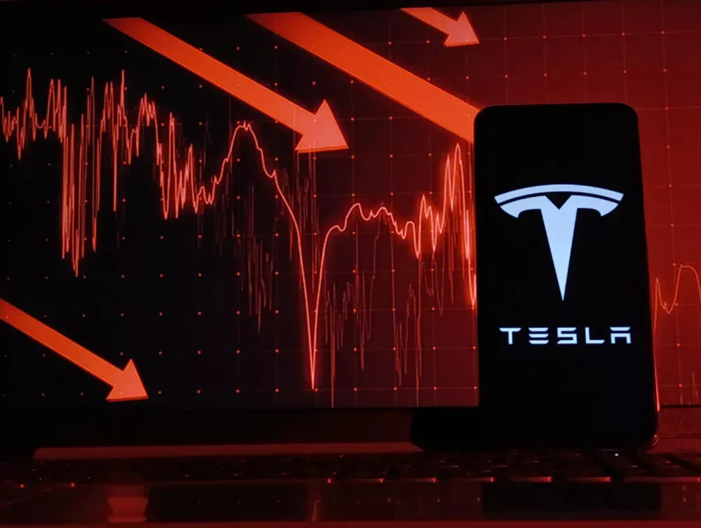 Tesla obtém receita acima do esperado, mas lucro decepciona