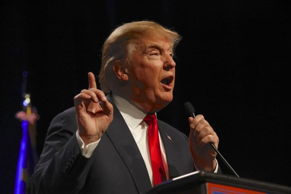 Trump ameaça tarifaço contra a UE por multas à Apple e Big Techs americanas