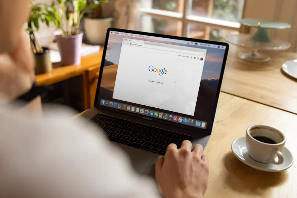 UE obriga Google a abrir acesso a rivais em IA e mecanismos de busca