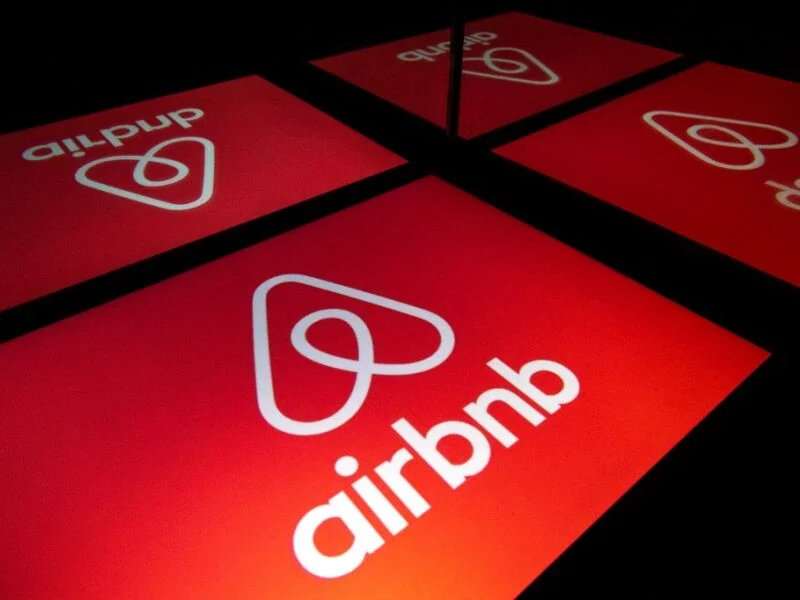 Airbnb eleva projeção anual com demanda forte e avanços com IA na plataforma