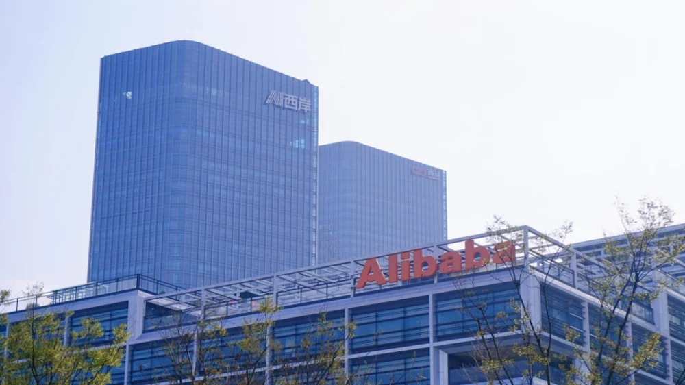 Alibaba levanta US$ 10,2 bi para investir em IA, e ações caem 8,5%