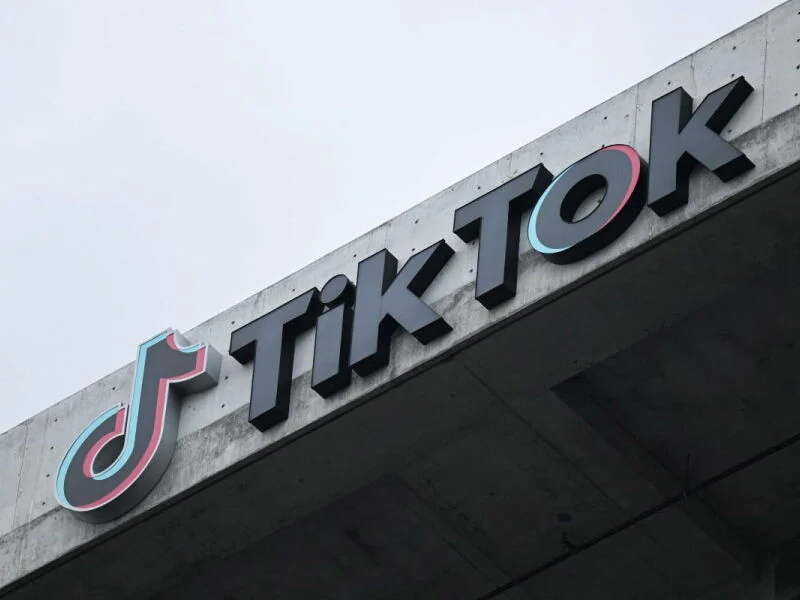 Brasil multa TikTok em R$ 153,7 milhões por falhas em dados de adolescentes