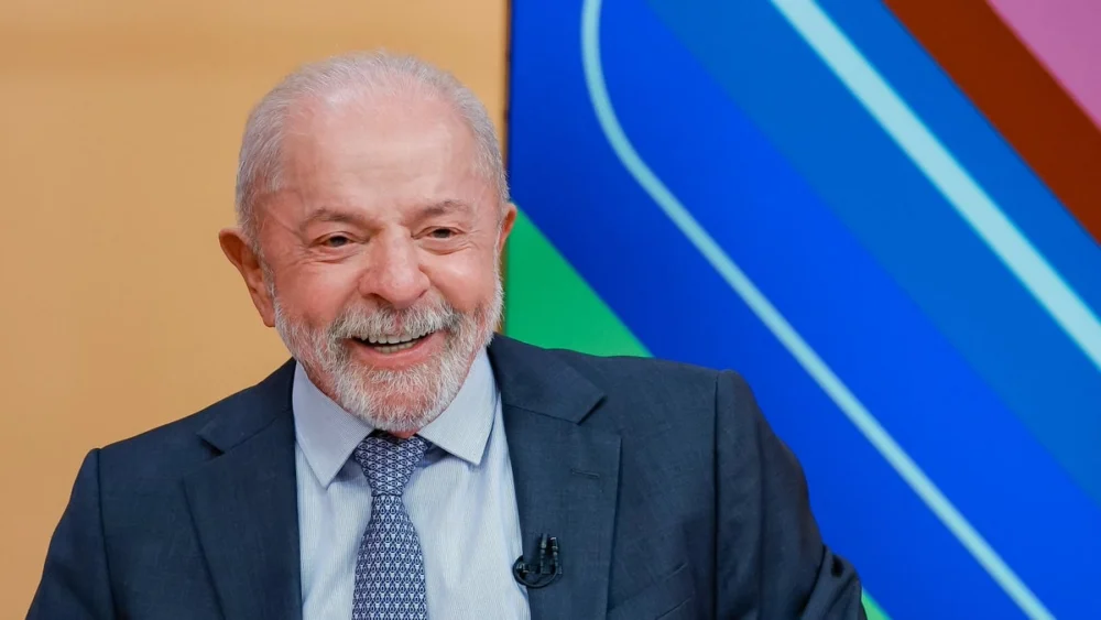 “Decreto dos Fãs” combate cambismo e garante água grátis em shows