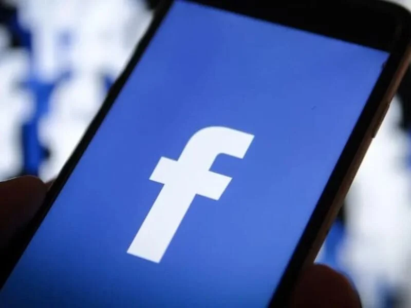 HRW: Facebook e TikTok amplificaram conteúdo de grupos armados para recrutar menores na Colômbia